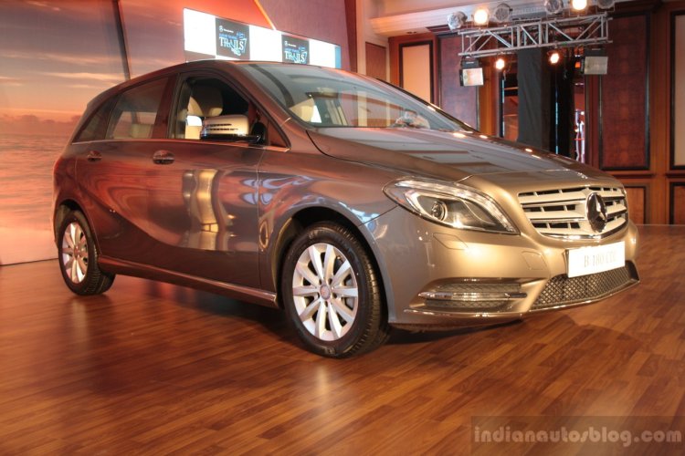 Front right three quarter of the Mercedes B 180 CDI