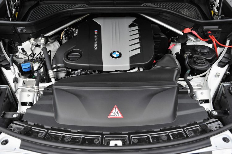 2014 BMW X5 M50d engine