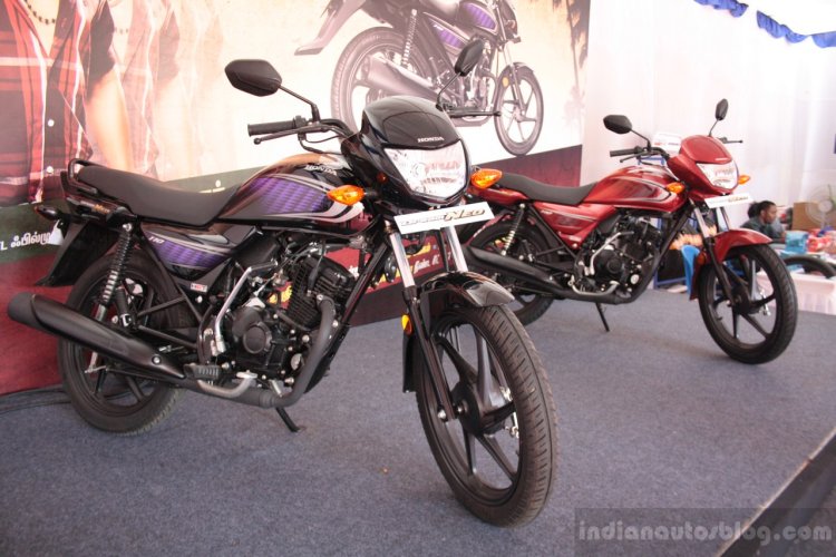 Front of the Honda Dream Neo