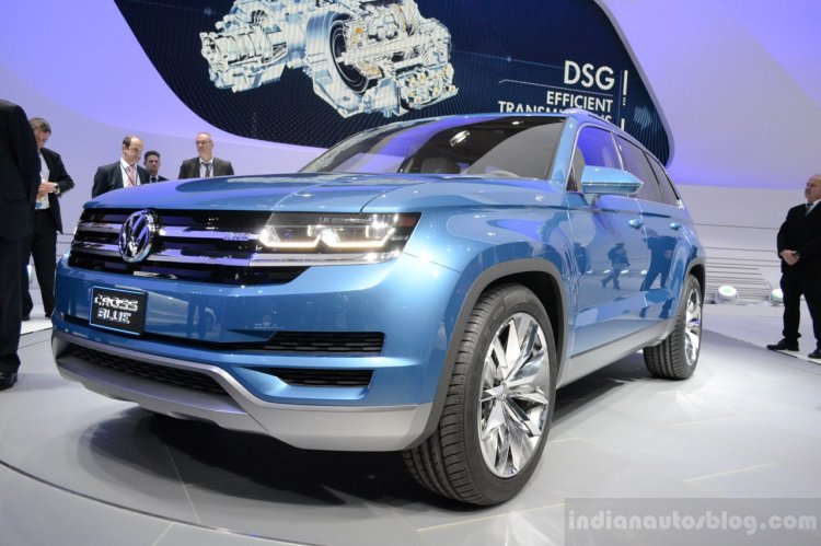 VW-CrossBlue-Concept-at-NAIAS-2013-16