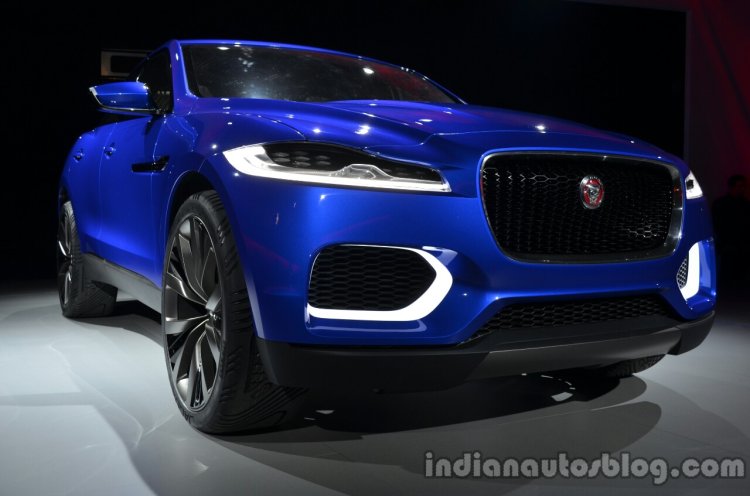 Front grille of the Jaguar CX-17 Concept