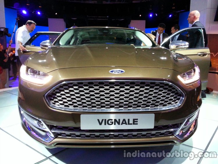 Front of the Ford Mondeo Vignale Concept sedan