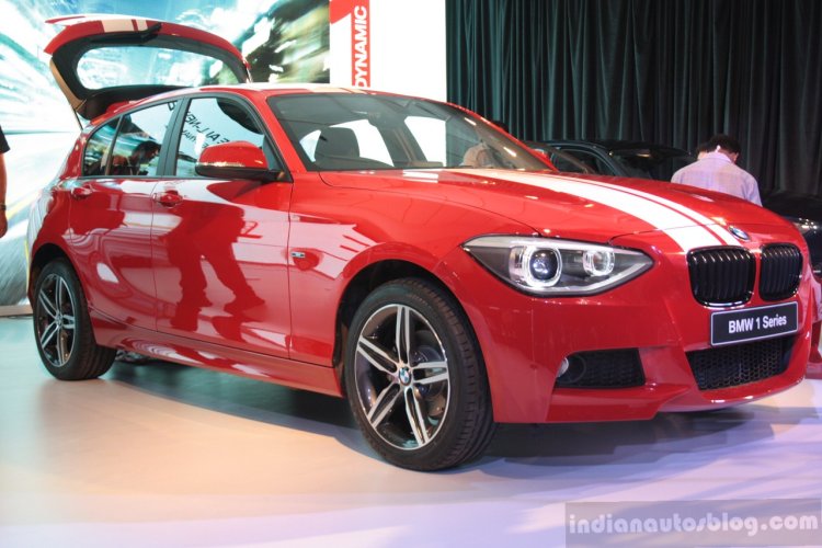 Front right three quarter of the BMW 1 Series
