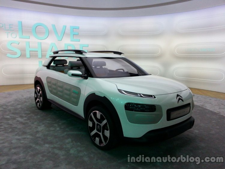 Front right three quarter of the Citroen Cactus Concept