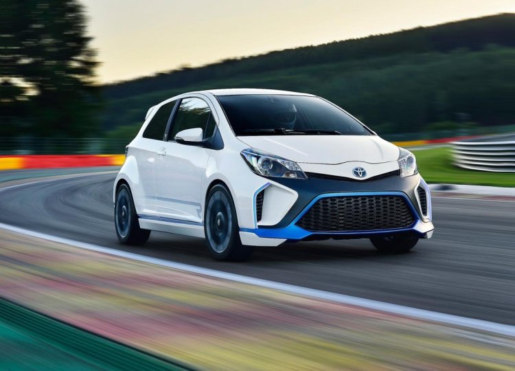 Front right three quarter of the Toyota Yaris Hybrid-R