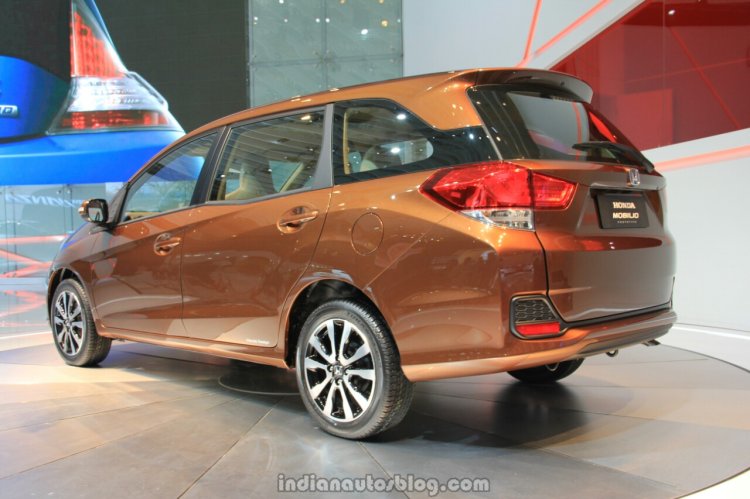Honda Mobilio rear three quarters 2