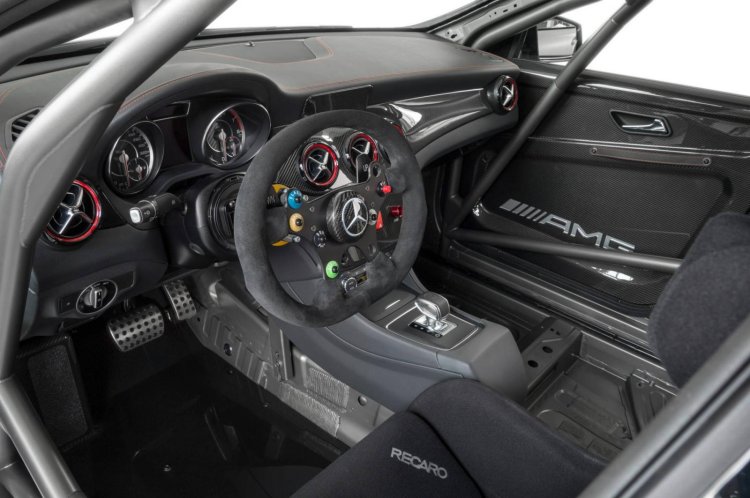 Mercedes CLA 45 AMG Racing Series steering wheel