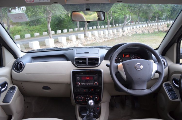 Nissan Terrano dashboard