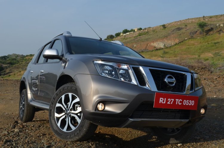 Nissan Terrano front three quarters