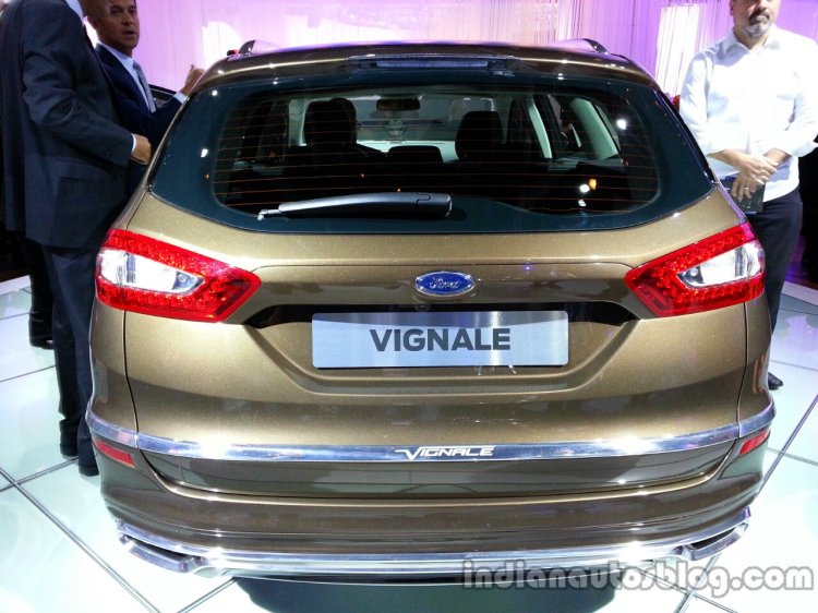 Rear of the Ford Mondeo Vignale Concept estate