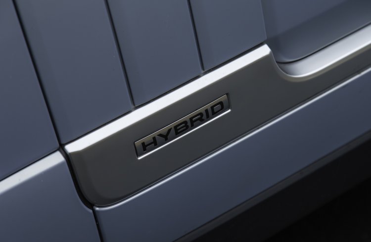 2013 Range Rover Hybrid badge