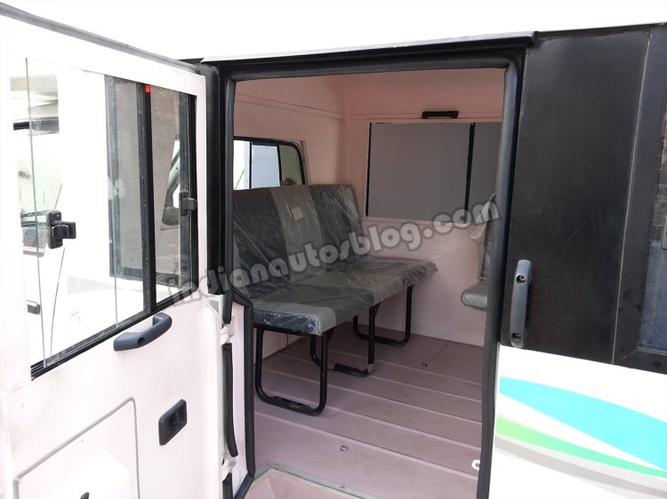 Ashok Leyland Dost Express entrance
