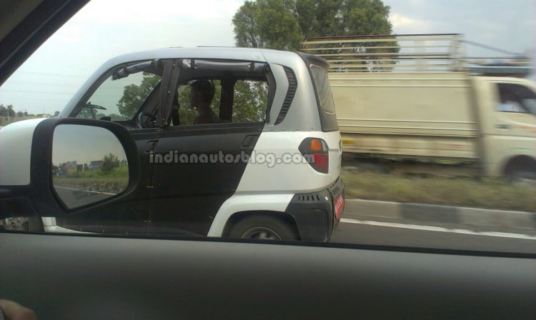 Bajaj RE60 spied side 2