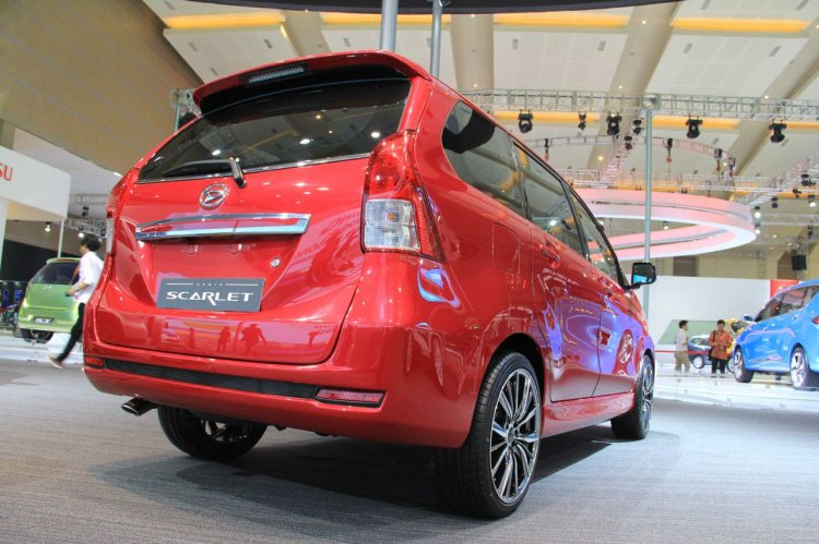 Daihatsu Xenia Scarlet rear