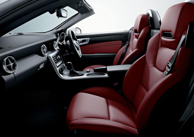 Mercedes SLK 200 Radar Safety Edition interiors