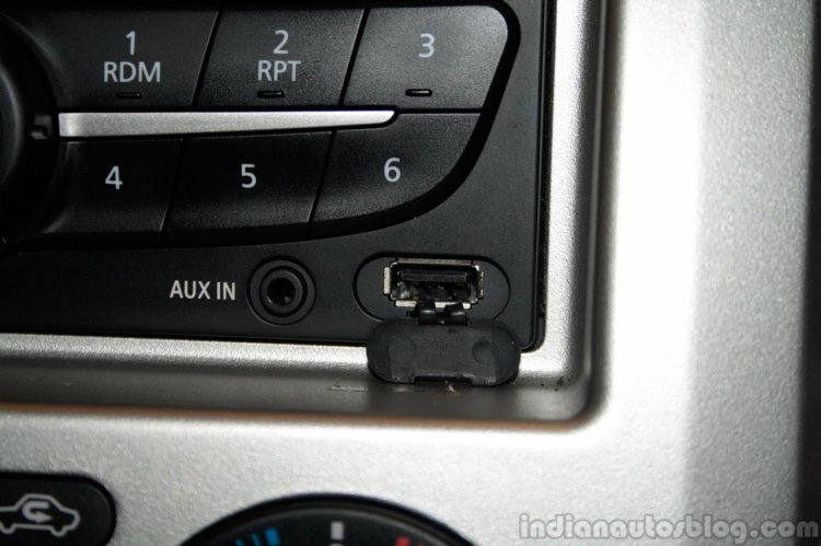 Nissan Evalia USB port