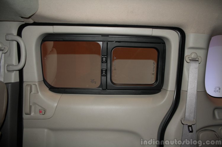 Nissan Evalia rear window closed