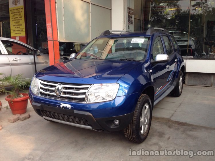 Renault Duster Anniversary Edition front three quarters