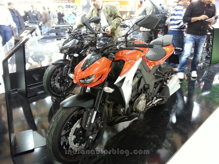 2014 Kawasaki Z1000 front three quarters