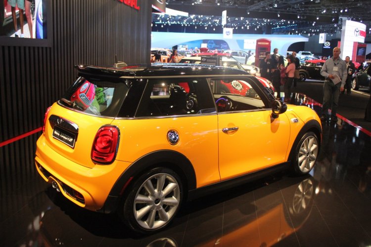 2014 MINI Cooper S rear quarter