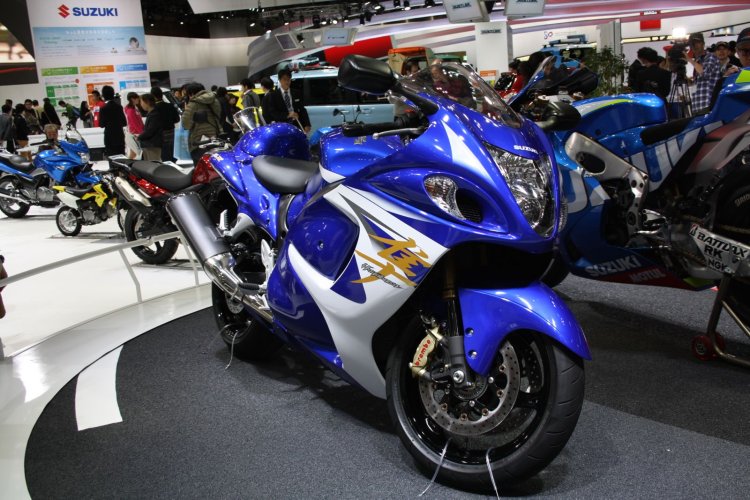 2014 Suzuki Hayabusa front three quarter Tokyo Motor Show