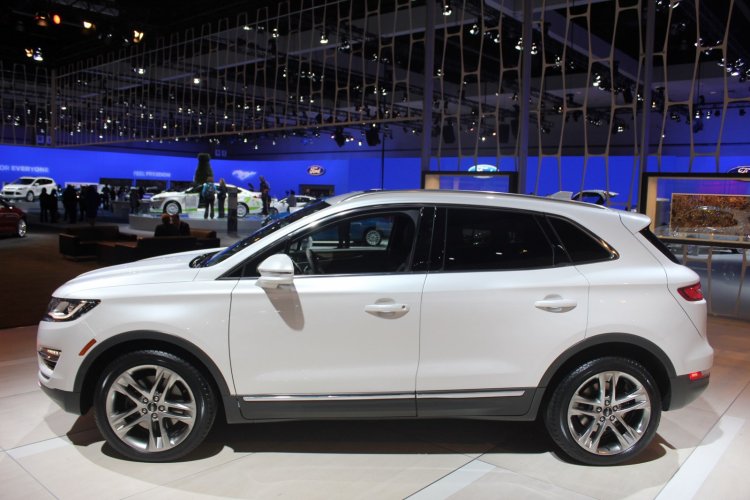 2015 Lincoln MKC side