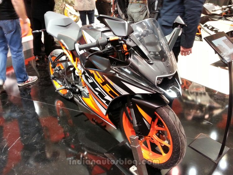 KTM RC200 front three quarters