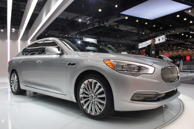 LA 2015 KIA K900 FRONT PROFILE