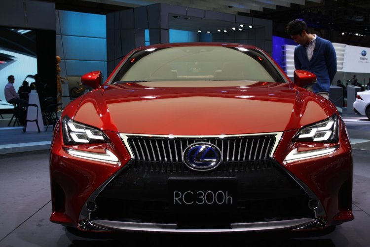 Lexus RC Coupe front
