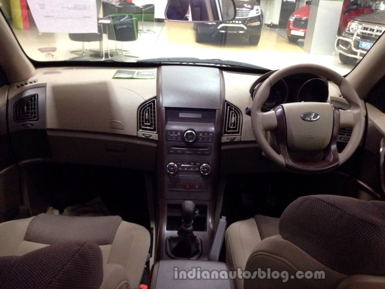 Mahindra XUV500 W4 dashboard