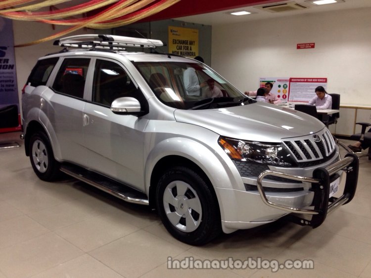 Mahindra XUV500 W4 front