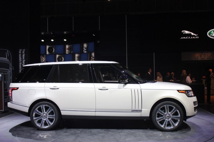 Range Rover Autobiography Black at the 2013 Los Angeles Auto Show