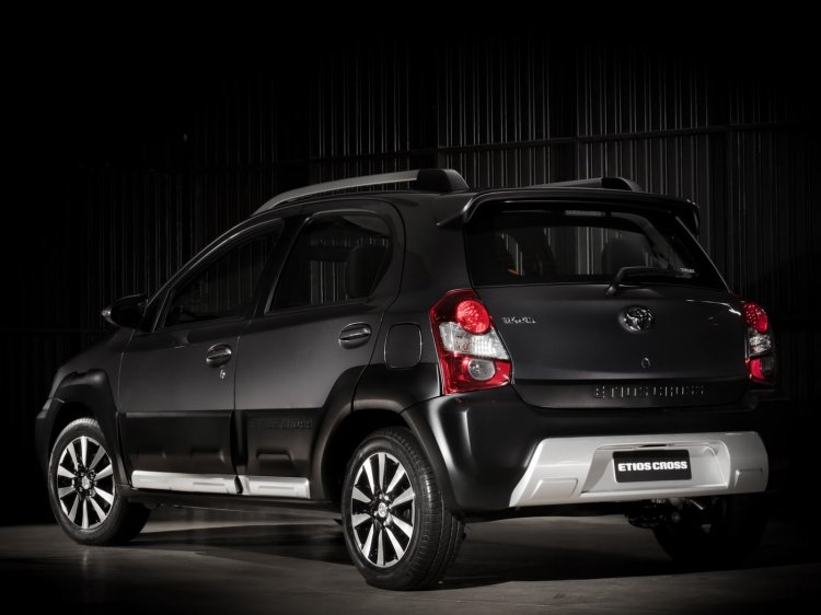 Toyota Etios Cross rear