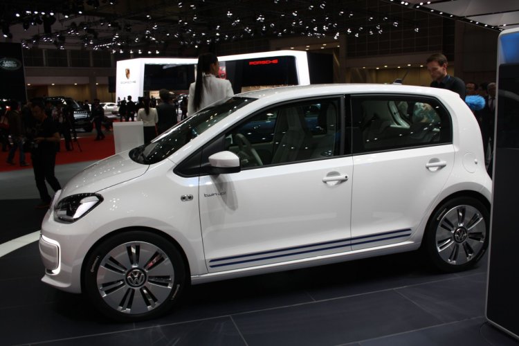 VW Twin Up! side view at 2013 Tokyo Motor Show