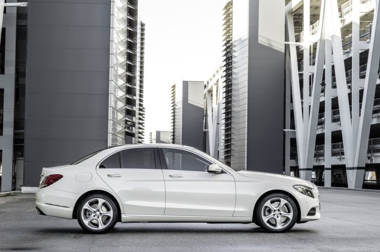 2015 Mercedes C-Class C 250 BlueTEC Avantgarde profile