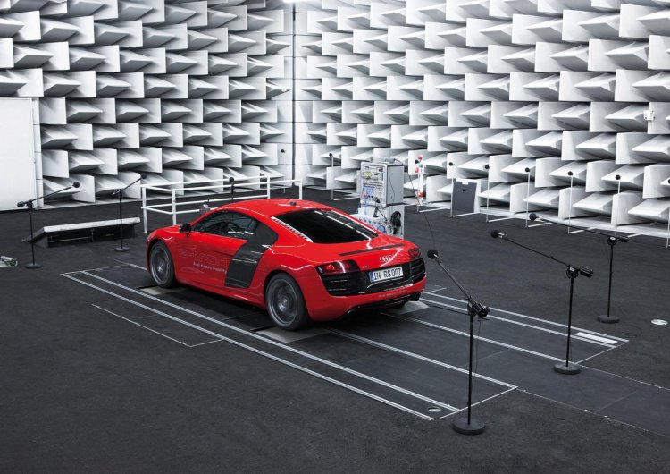 Audi R8 e-tron sound testing