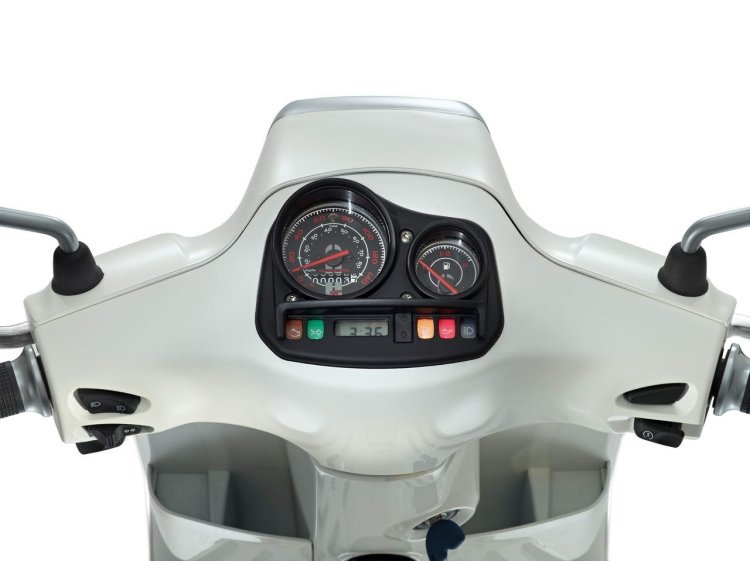 Piaggio Vespa Sport press shot cluster