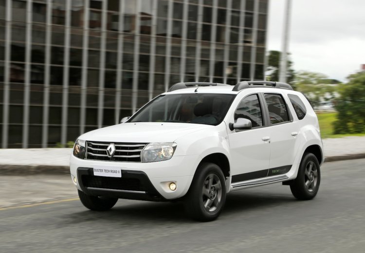 Renault Duster Road Tech II Edition front three quarter
