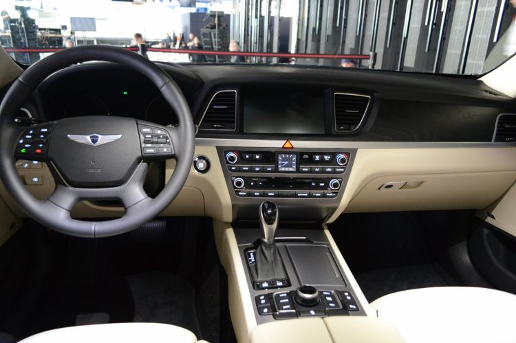 2014 Hyundai Genesis at 2014 NAIAS cabin 2