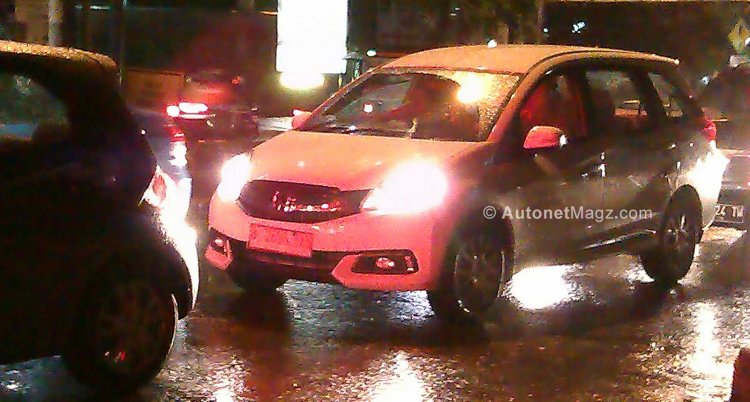 Honda Mobilio spied Indonesian streets front