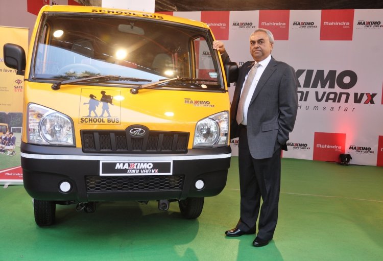 Mahindra Maxximo Mini Van VX SchoolBus with SafeEye