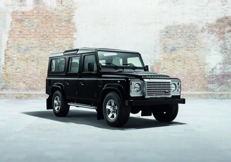 Land Rover Defender Silver Pack front quarter