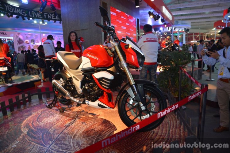 Mahindra Mojo front three quarter right live