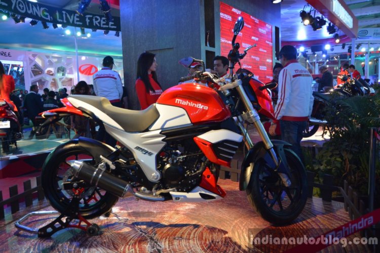 Mahindra Mojo side profile live
