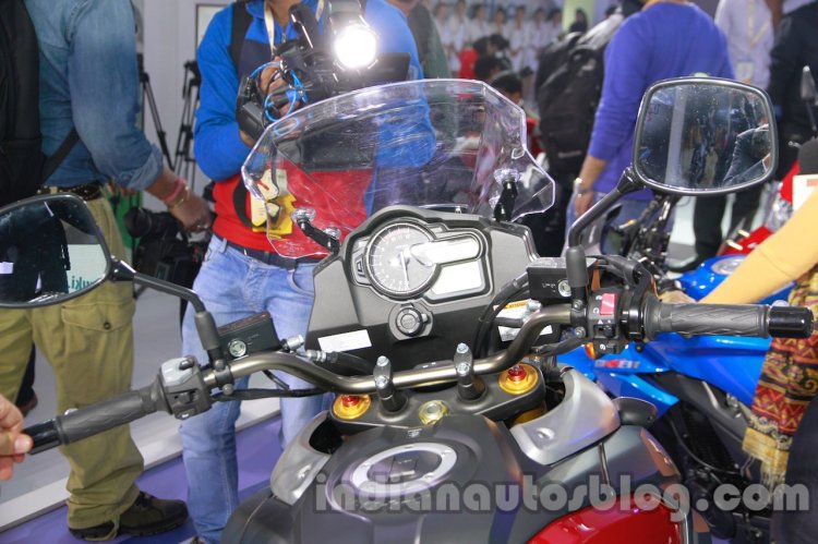 Suzuki V-Strom 1000 ABS handlebar at 2014 Auto Expo