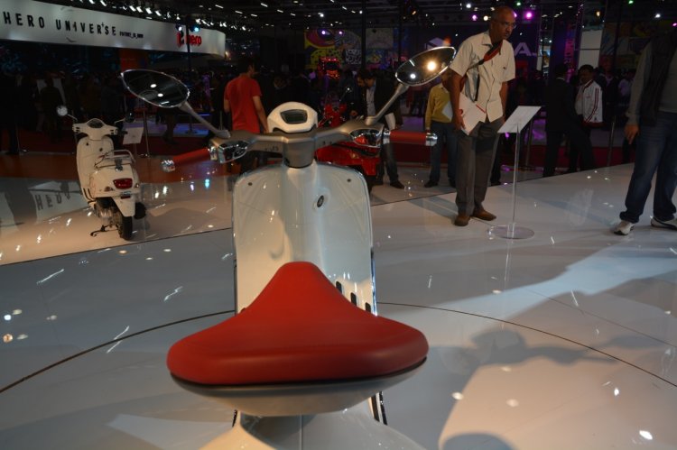 Vespa 946 seat at Auto Expo 2014