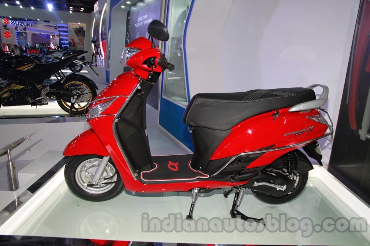 Yamaha Alpha with accessories Auto Expo side view