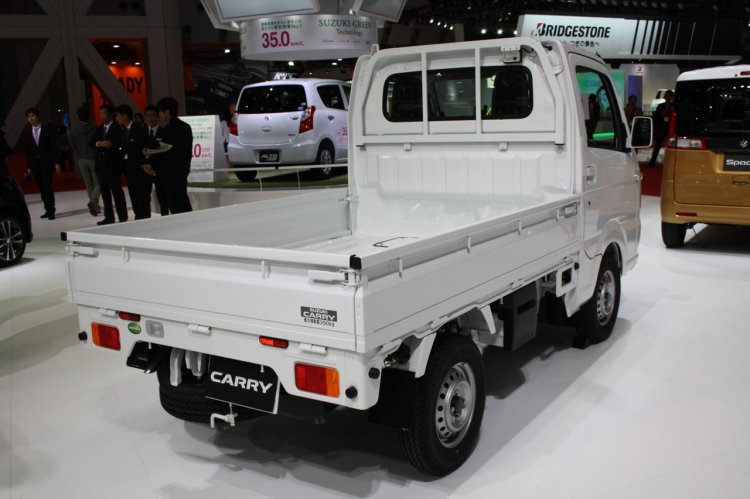Suzuki Carry rear three quarters at Tokyo Motor Show