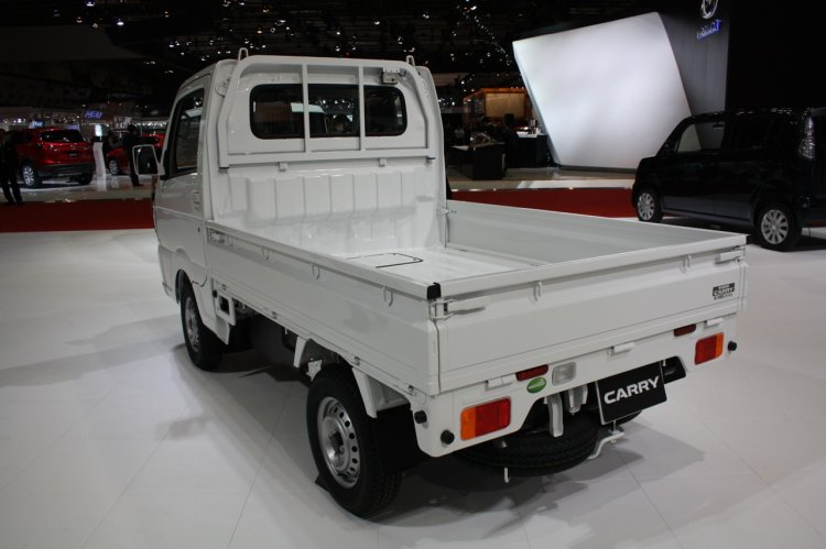 Suzuki Carry rear three quarters left at Tokyo Motor Show