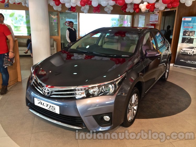 2014 Toyota Corolla spied Indian dealership front quarter